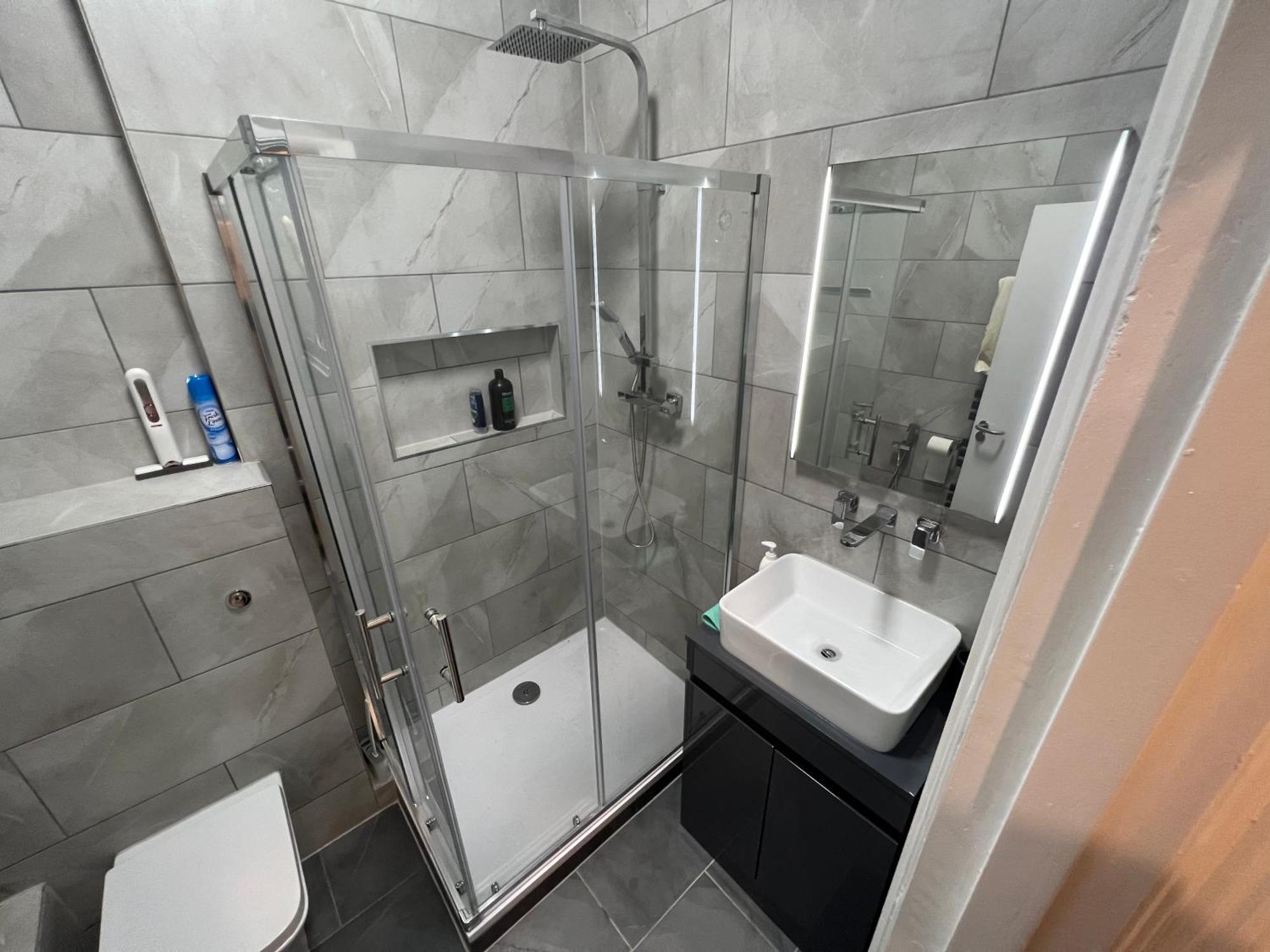 2 Bed In On 3rd Floor - Newly Refurbished - No Lift * Londra