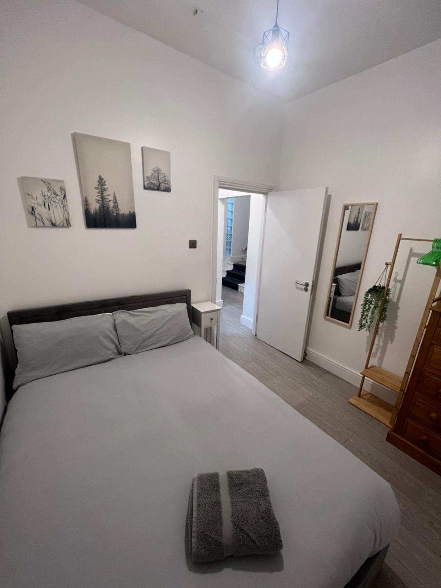 2 Bed In On 3rd Floor - Newly Refurbished - No Lift Appartamento